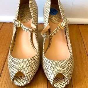 Cole Haan 7.5 M Peep Toe Leather Snake Skin Pump Shoes.